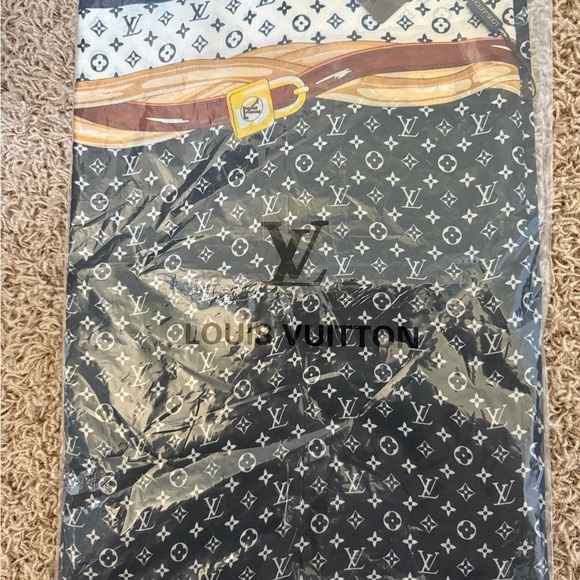 Louis Vuitton Black and White Monogram Scarf - Picture 1 of 2